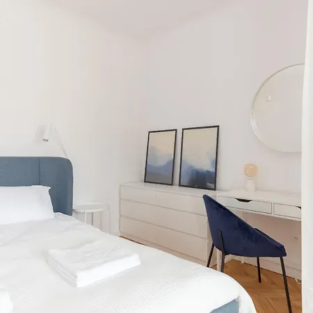 Appartement Designer In The By Bookinghost Varsovie