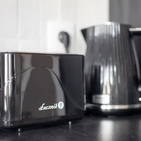 Designer In The By Bookinghost * Varsovie