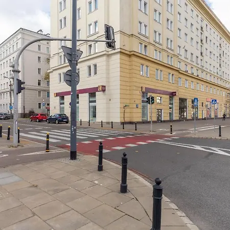 Designer In The By Bookinghost Varsovie