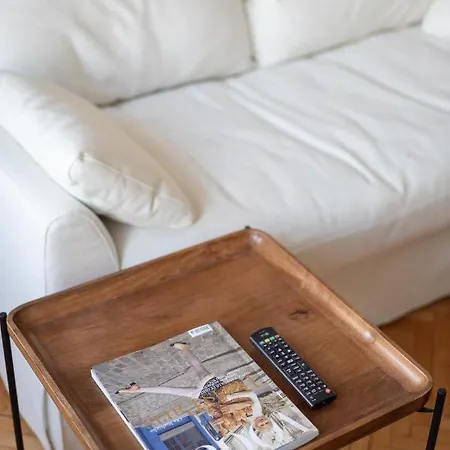 Designer In The By Bookinghost Appartement