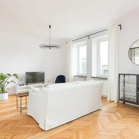 Designer In The Warschau