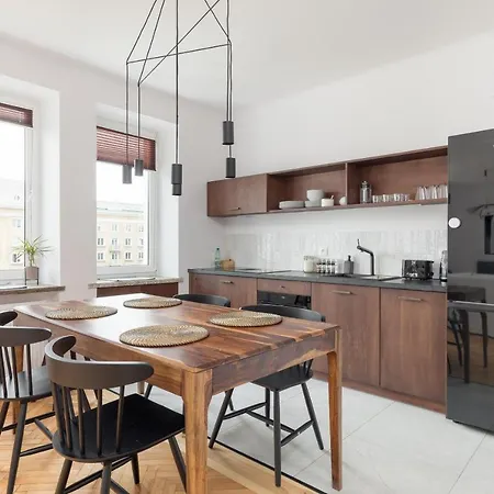 Designer In The By Bookinghost وارسو