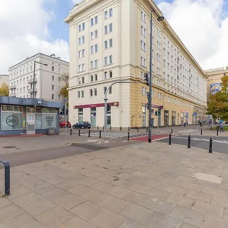 Designer In The By Bookinghost Daire Varşova