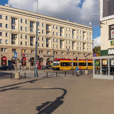 Designer In The By Bookinghost * Varsovia