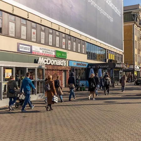 Designer In The By Bookinghost Apartamento *