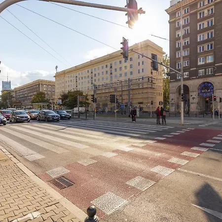 Designer In The By Bookinghost * وارسو