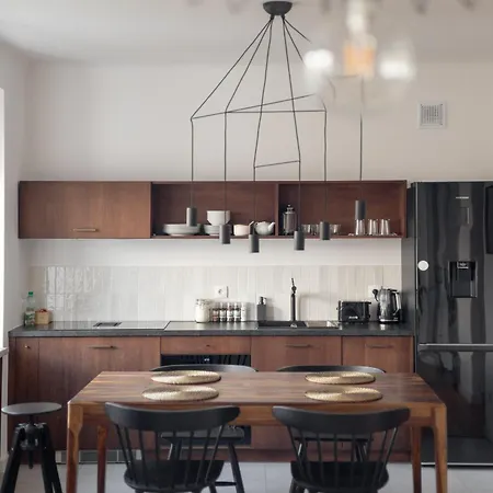 Designer In The By Bookinghost * Varsovia