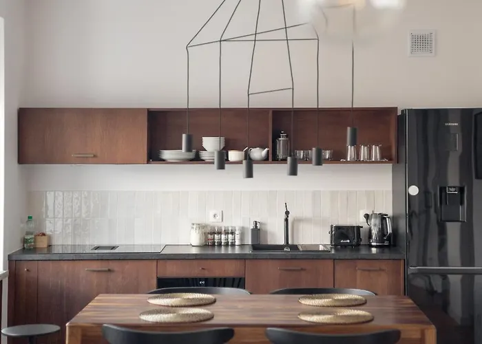 Designer In The By Bookinghost * Varsó